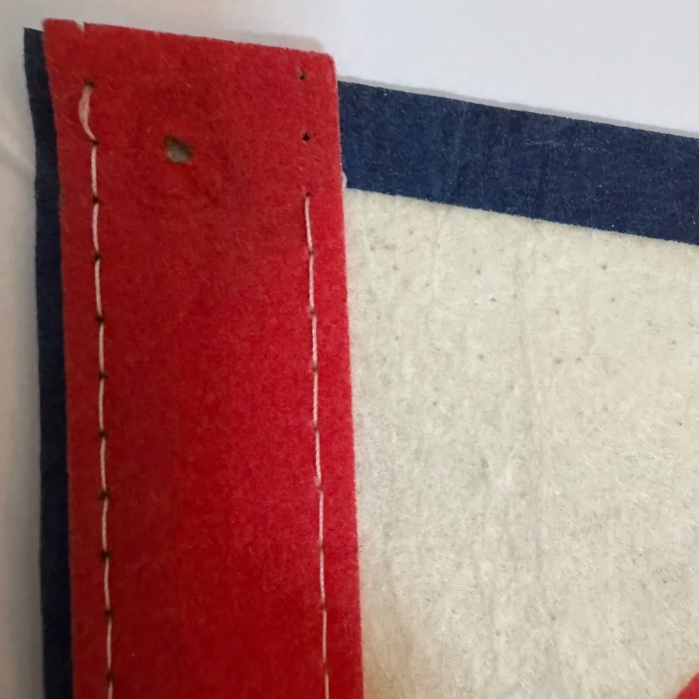 MLB Boston Red Sox Vintage 2004‎ Leather Strings Team Logo Baseball Pennant Flag